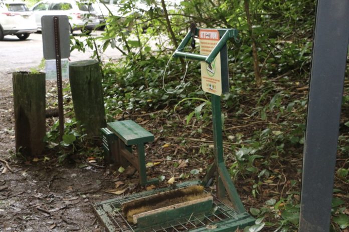 New boot brush stations deployed in the fight against Rapid ʻŌhiʻa Death