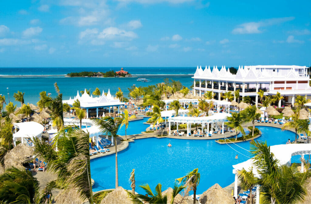What is the difference between Riu and Riu Palace?